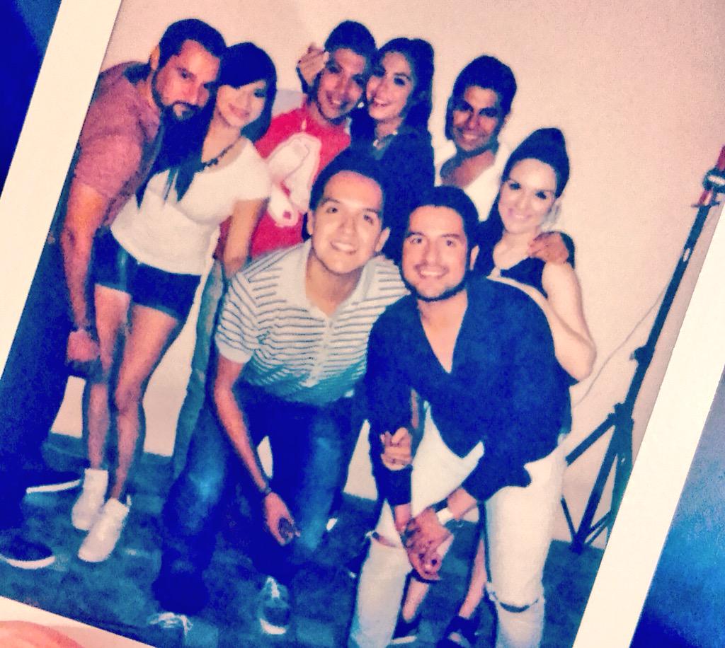 josedesilva's tweet photo. Mermos en la fiesta de @MoniContreras @hectorsanz6 @Misa_Alvarez @saraicavazos 🎈🎈🎂🎂🎁🎁 http://t.co/9tYcRTfHmY