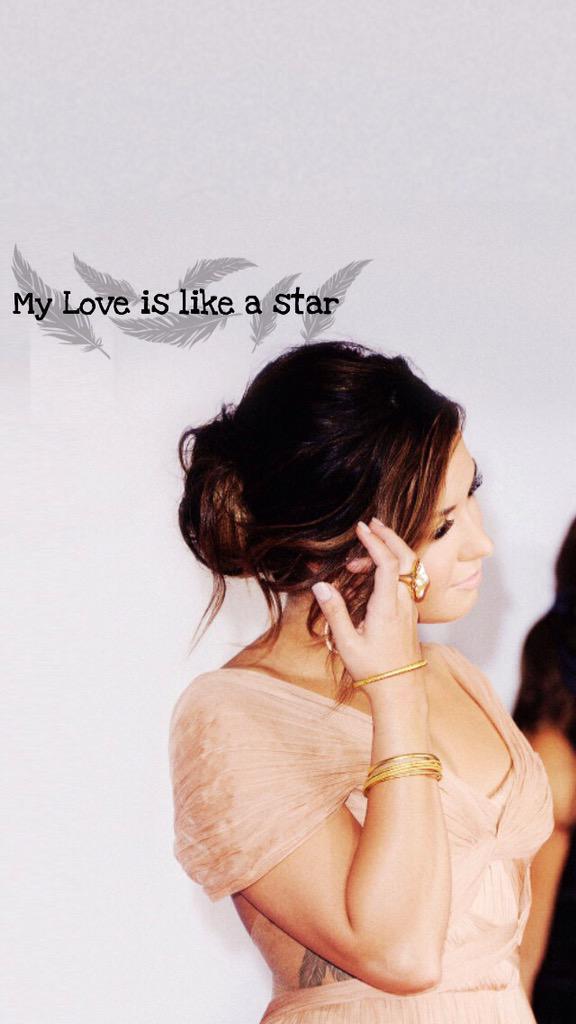 lockscreenzns's tweet image. ~Demi 
             Rt se salvar 
Fav se gostou