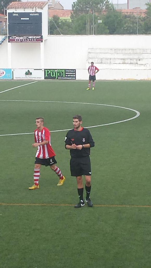 UVillamalea's tweet photo. Final en Madrigueras. 2-0 gana el equipo de tarazona a nuestro equipo. Os dejo la imagen del protagonista delpartido http://t.co/vIKW7bs1JN
