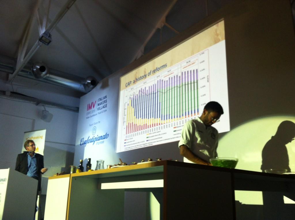Dutch <a href="/nareshramdjas/">Naresh Ramdjas</a> making charts about CAP sexy during #CAPcooking at #wftp <a href="/groupedebruges/">Groupe de Bruges</a> <a href="/SFYNetwork/">Slow Food Youth Network</a>