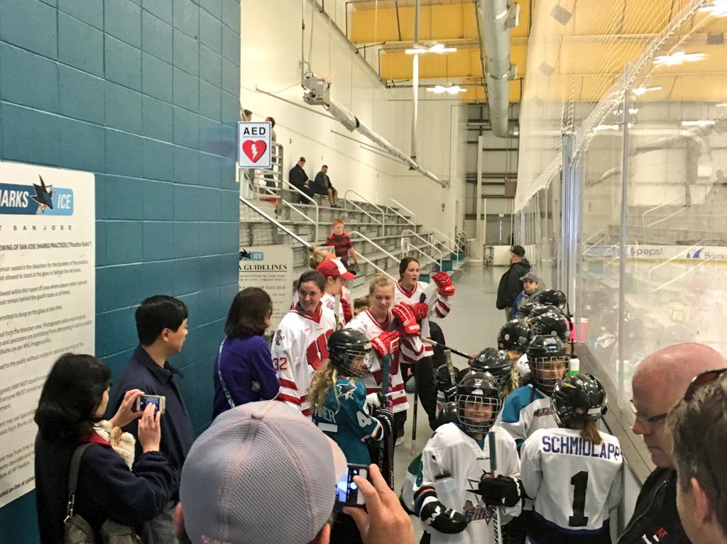 BadgerWHockey's tweet image. It&apos;s the #Badgers final day in California and UW is teaming up with @PCWHockey to host a free kids clinic