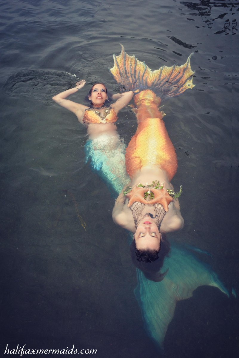 HFXMermaid's tweet image. Floating in the sea. &amp;lt;3 with @MermaidMutiny