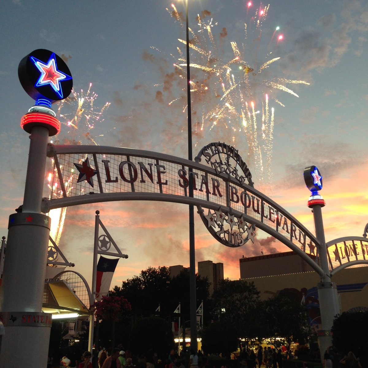 dallasnews's tweet photo. Chris Muncy is our @StateFairofTX Week 1 photo contest winner. Enter at http://t.co/AETSrZuZMX or use #statefairpics http://t.co/vd2DCjG1jS