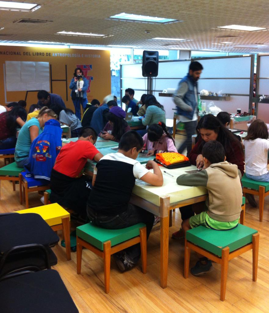 INAHmx's tweet photo. En taller: Representando a mi #patrimoniocultural a través de la imagen. ¡Todavía llegan a la #FILAH27, último día! http://t.co/OeunC8LdR7