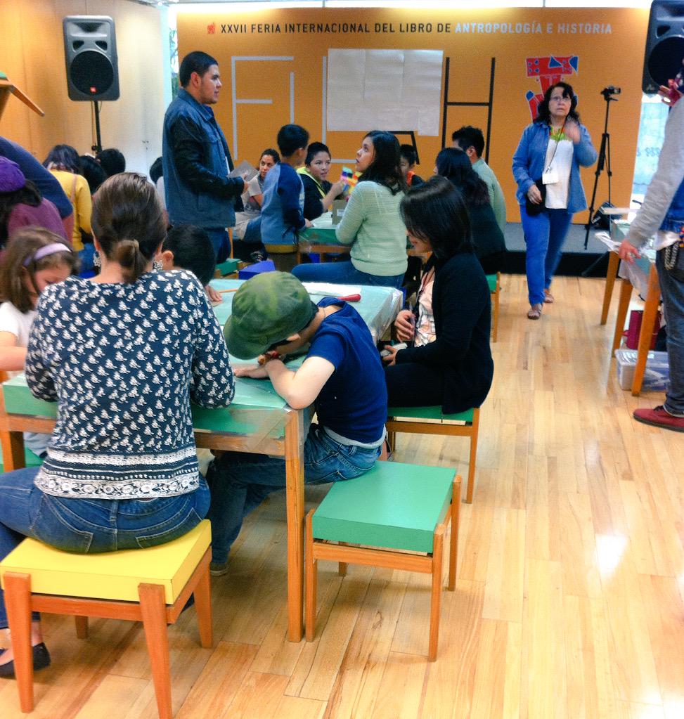 INAHmx's tweet photo. En taller: Representando a mi #patrimoniocultural a través de la imagen. ¡Todavía llegan a la #FILAH27, último día! http://t.co/OeunC8LdR7