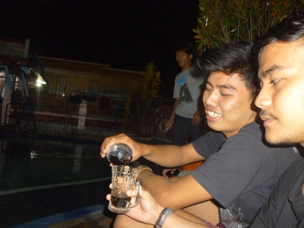 IpunkLele's tweet photo. Tuang lagi.. Tuaaanngg..:-D http://t.co/Qdw2wRyrMQ