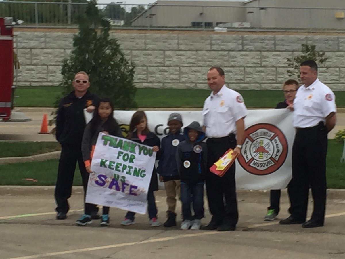 DerbyDragons's tweet photo. Thank you @CoMoFire_PIO! Outstanding kick off! Amazing partners #dragonsafety @DerbyDragons #simplythebest http://t.co/iamnJg1uAS