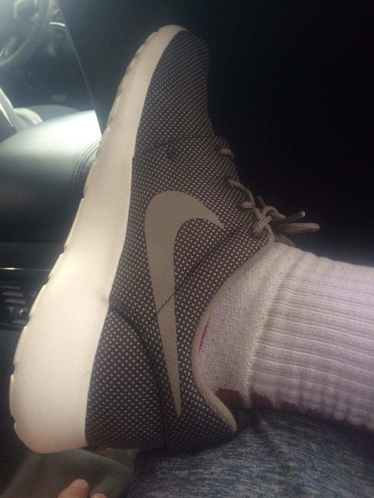Pattik33's tweet photo. New roshe got them from champs http://t.co/M9yQvBEr9k