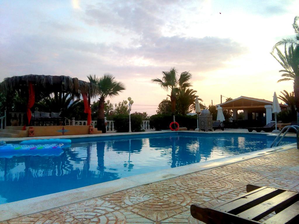 efmontgomery's tweet photo. #ibiza #paradiseandparty http://t.co/dlTtZg0tov