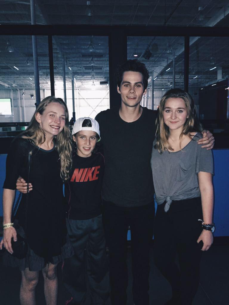 KlNKYSPlCE's tweet image. UPDATE: Dylan with fans last night!!