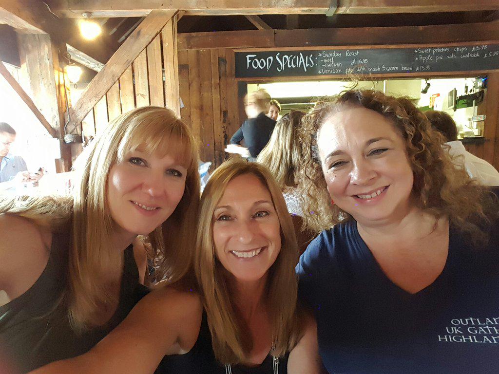 GranthamCynthia's tweet photo. 1 mo ago today met these lovely ladies! #UKOL Tx for warm welcome💗 @Mac37E @CafeLatteLu @angela_sasso http://t.co/sKQt8Iun9z