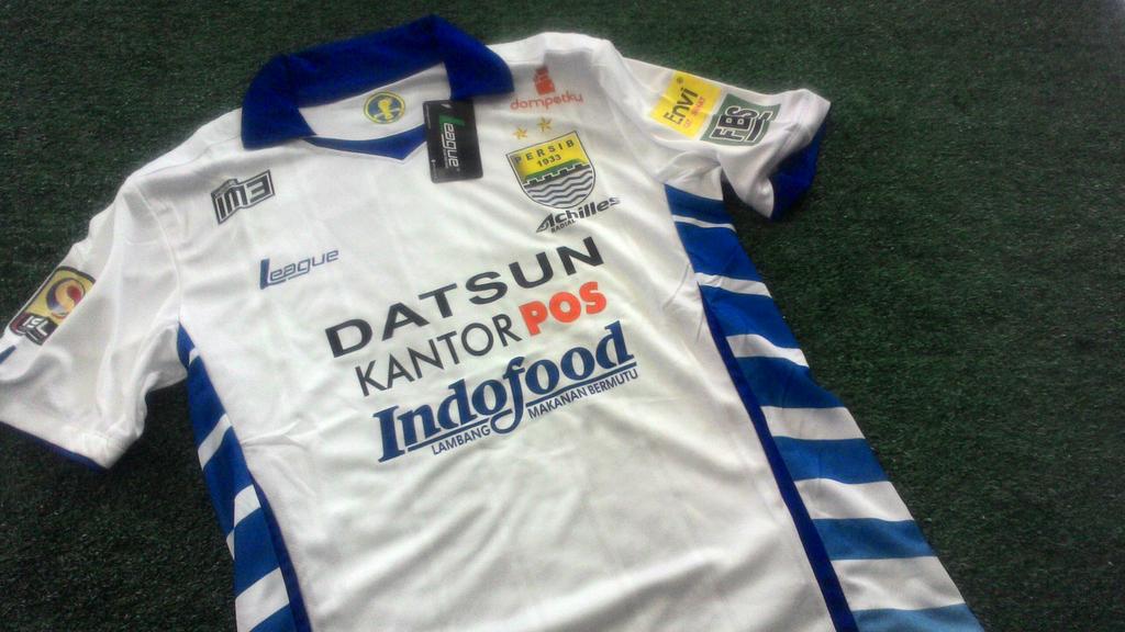 Pelajarjersey's tweet photo. Ready jersey persibnya nih http://t.co/EuUkkxwr1t