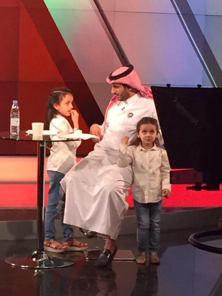 قروب أسرة الجميعة Ar Twitter Alraasd ابنتا شهيد الدين والوطن النقيب هشام بن سعد الجميعة الجوهرة ولمار حفظهما الله في برنامج الراصد أنا الوطن Http T Co Ae4w3dcoea