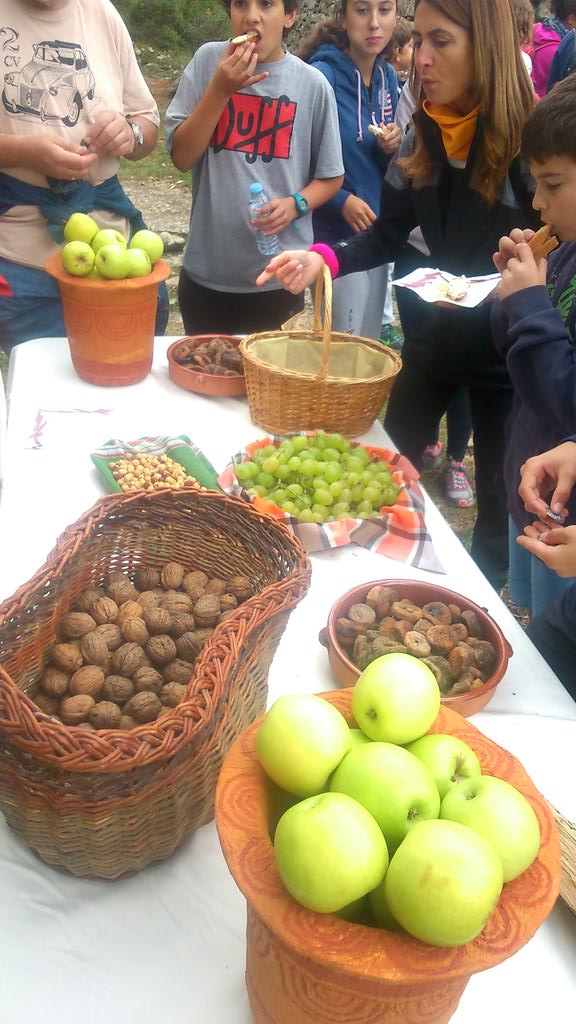 Clio_deries's tweet photo. El mercat dels aliments del Casol de Puigcastellet a #Folgueroles
#capdesetmanaiber #arqueologia @macarqueologia http://t.co/25078J5e6X