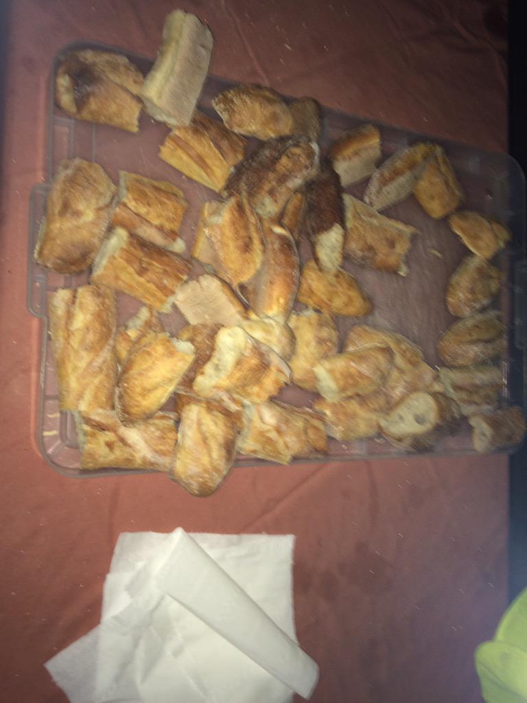 BrahimDjebali's tweet photo. Ce soir, c'est plus de 200 repas servis aux sans-abris grâce à votre générosité !! Merci à tous !! Soyez solidaires http://t.co/JQ9NAA014t