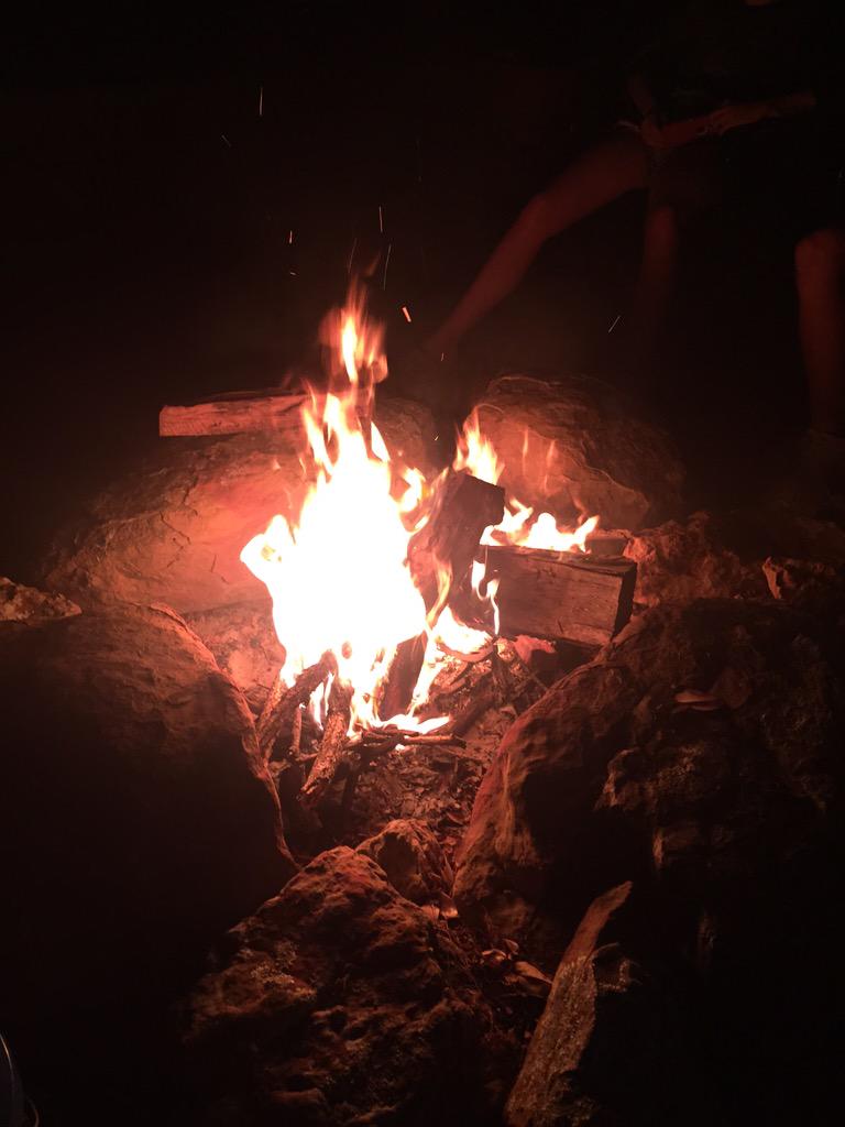 MeganRiggs1's tweet photo. S/O to me for single handedly keeping this fire going all night #firegloves #didgeridoo http://t.co/8Dir0xMBxC