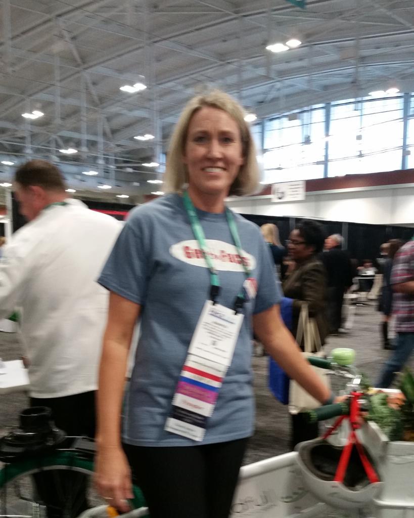 LauraRogersRDN's tweet photo. Thanks @JSDeHart for burning some kcal for my smoothie #FNCE2015 #compassgroup #iamtouchpoint http://t.co/77fApAy1d9