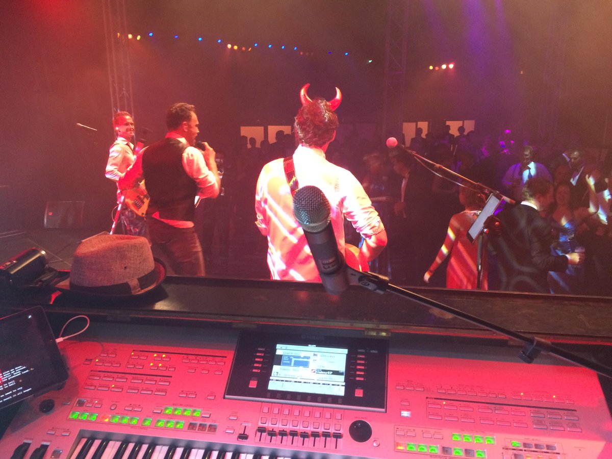 RickAriessen's tweet photo. Dat was fijn #galafeest op het @jmcongres van @jongmanagement met @cabriomusicnl ! #jmcongres #goodvibes! http://t.co/BYYF1nuwGI