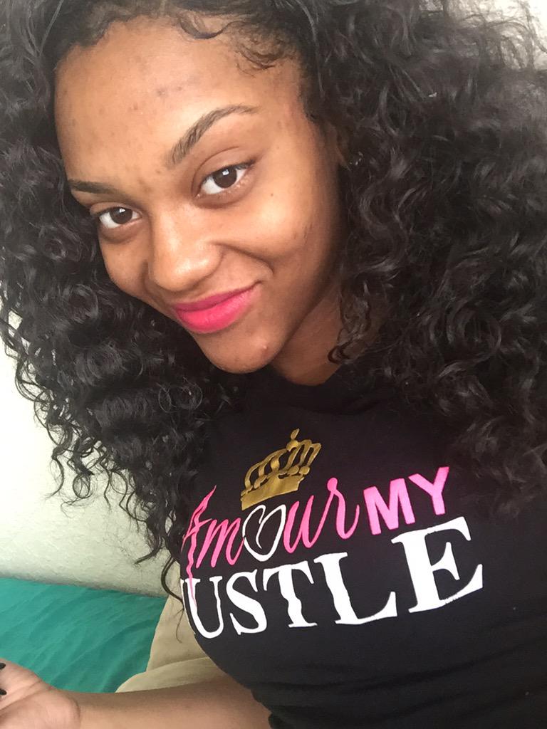 chanelshmurdaa's tweet photo. hey there 😘 , hey there 😘👋🏽 http://t.co/GKLqPUOY4t