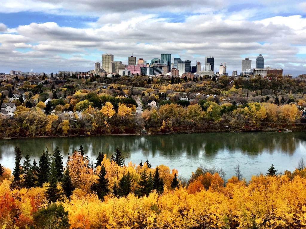 davidsheckter's tweet photo. @CoastEdmPlaza: I agree!! Edmonton ... You sure are pretty #yeg #ExploreEdmonton #WeAreYeg http://t.co/FjssXSxSIY