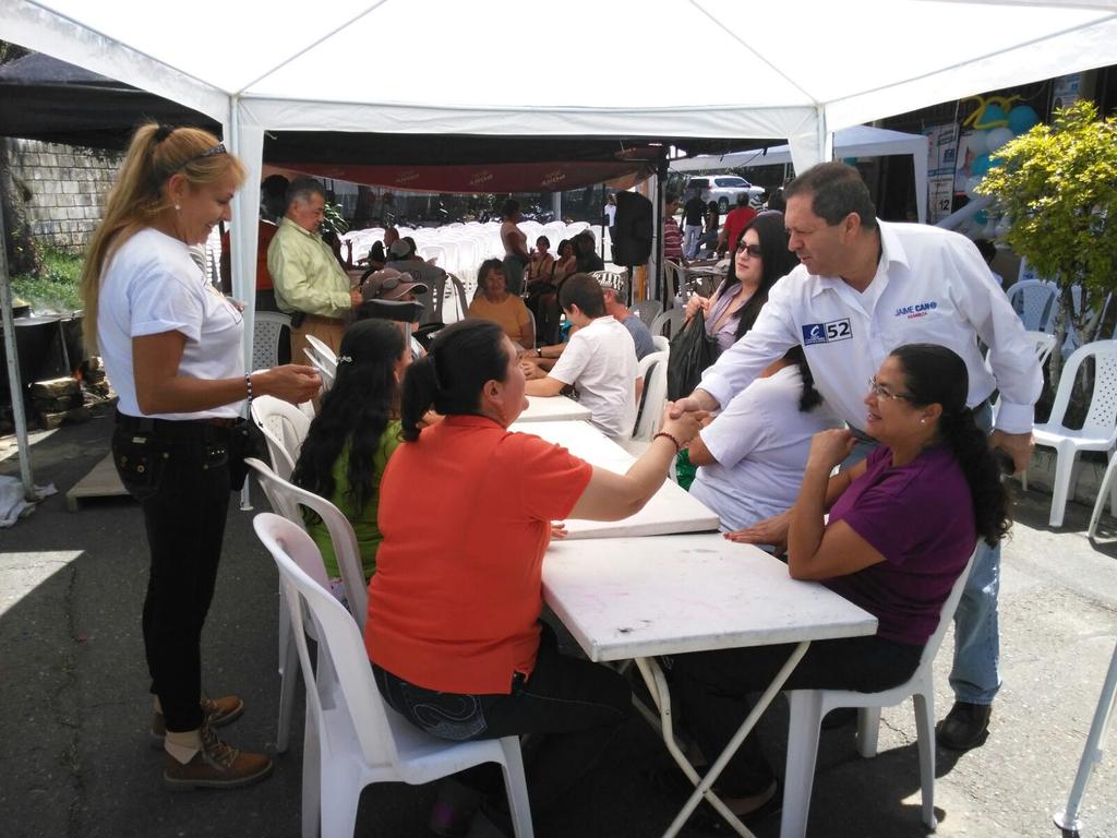 JaimeACanoM's tweet photo. Acompañamos a Claudia Capullo Concejo de Itagüí #OC12 en barrio Malta. @LEONBEDOYA alcalde. @Luis_Perez_G gobernador http://t.co/tj5pUUvg4h