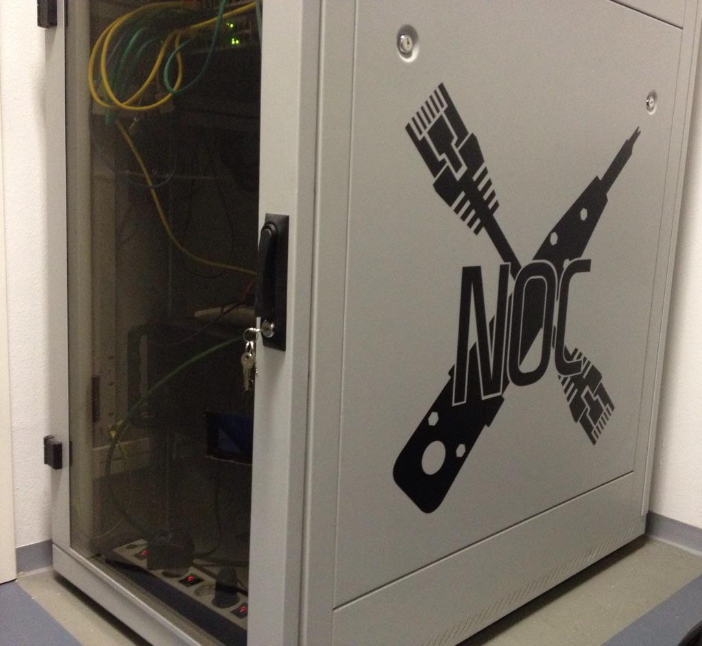 chaospott's tweet photo. Wo ist das NOC? Hier ist das NOC! #c3e #Schneidplotter http://t.co/bS02Mj9Xcl