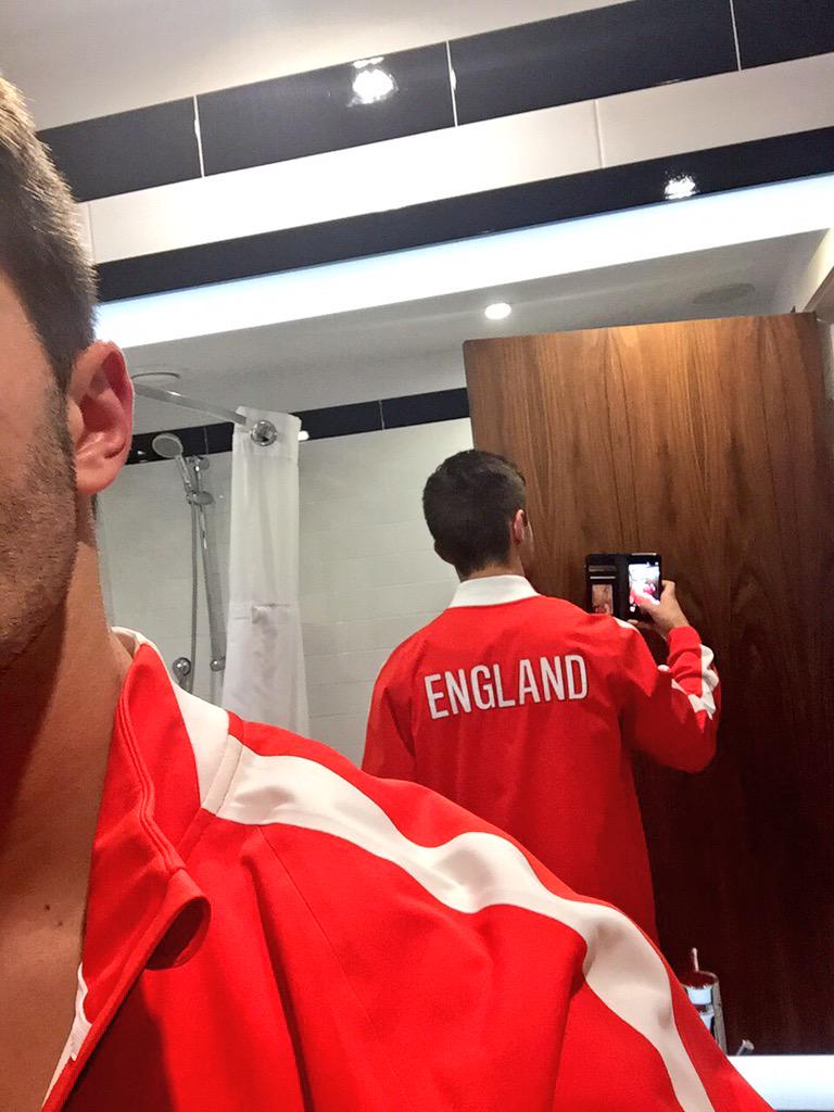 jakemiller's tweet photo. Going out tonight in London 🇬🇧 letsgettttit http://t.co/G9xZuC7yzV