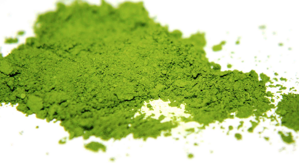 MatchaVibe's tweet photo. When drinking #Matcha we drink the entire leaf. When drinking green tea we steep it in water only. #matchafact http://t.co/eB7jX9wbze