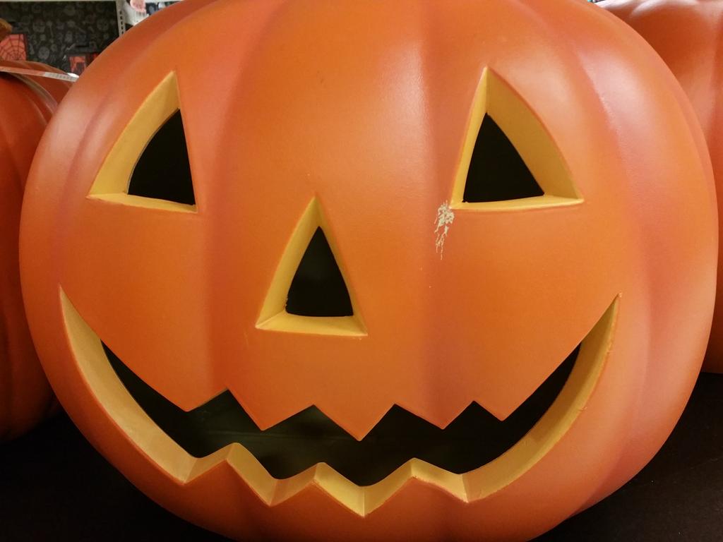 shellwelness's tweet image. How's your Hallowed Wellness?? #Halloweenwellness #shellwellness