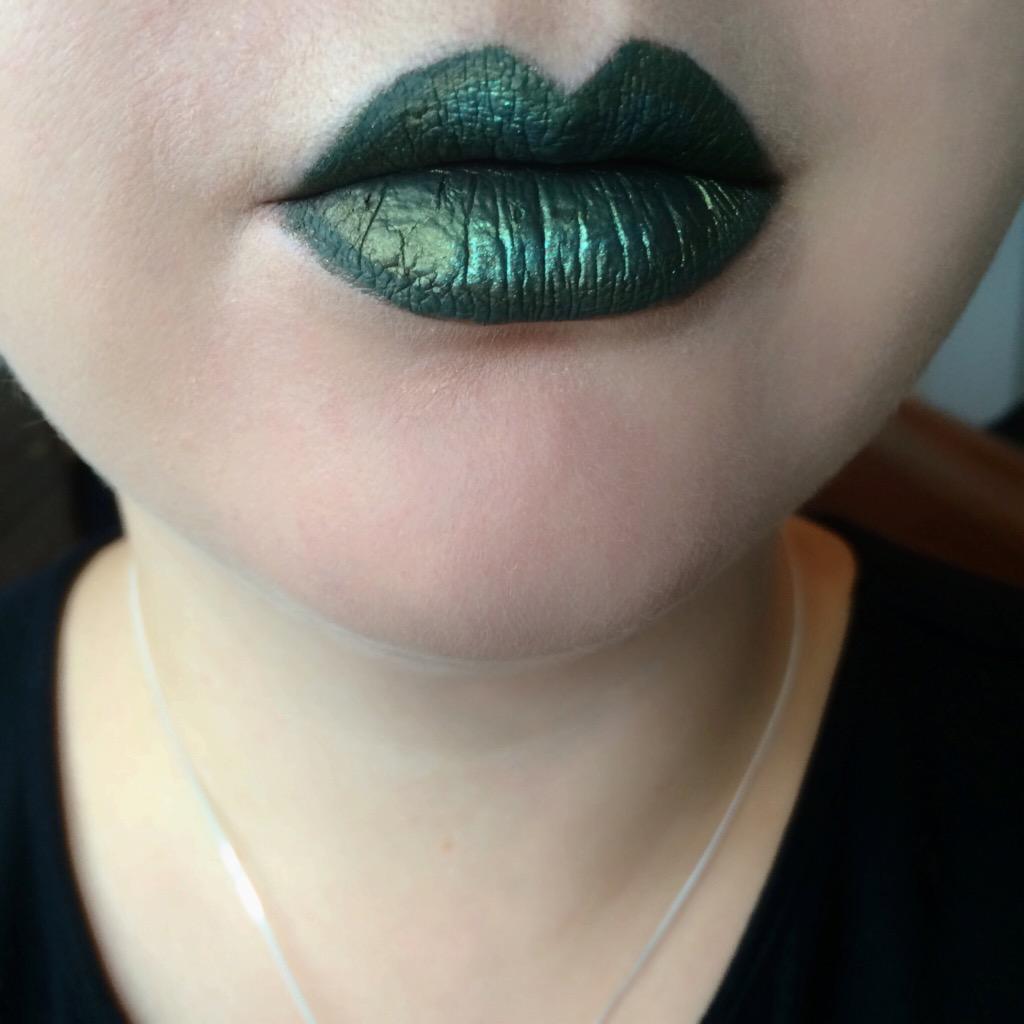 wearecmw's tweet photo. This was a lot of fun! 🐍#GreenLips #Lipstick #HalloweenMakeup #OctoberLipChallenge http://t.co/AWj9qivKw7