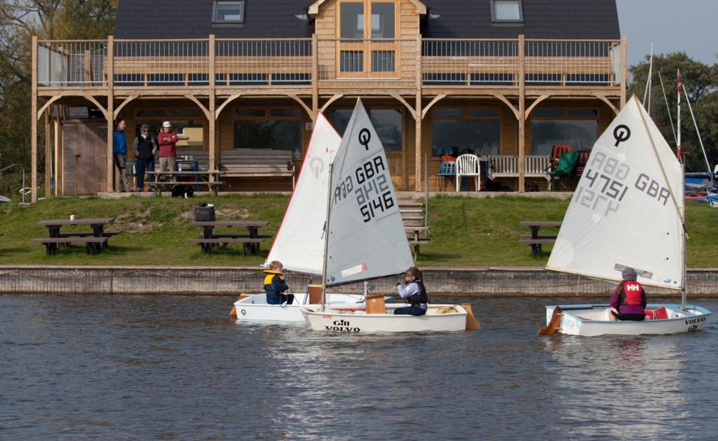 LlangorseSC's tweet image. What a club!
Beautiful surroundings, plush clubhouse, junior sailing... @RYACymruWales Champion Club. #proud