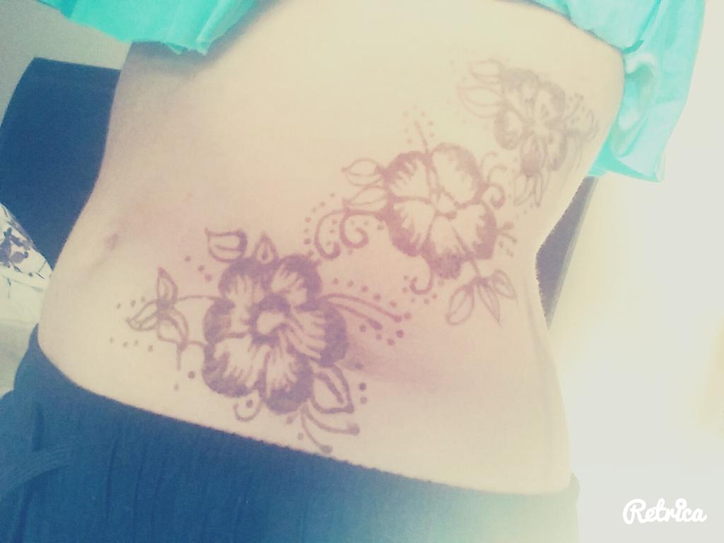 SiriaMerino's tweet photo. hena Tattoo 😍 http://t.co/A1iIn5oUjN
