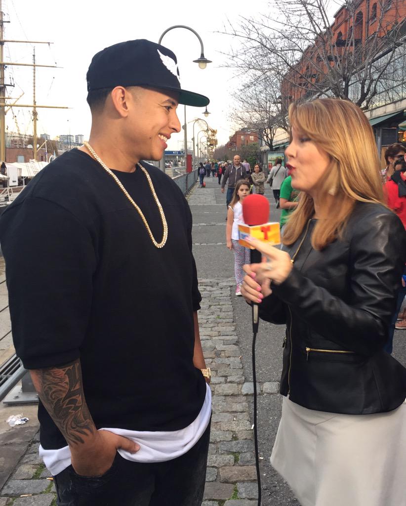 helgagarcia's tweet photo. Mañana en la edición 5pm de @TelenoticiasPR reportaje especial @daddy_yankee en Buenos Aires además en @UnNuevoDia http://t.co/yD0XAolFU7