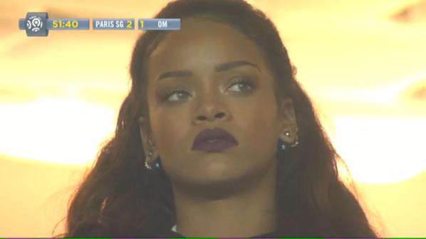 ze_one's tweet photo. Le #PSG vient d’offrir Rihanna à Kevin Trapp! #PSGOM #HommeDuClassico http://t.co/H9Qyxk6zfI