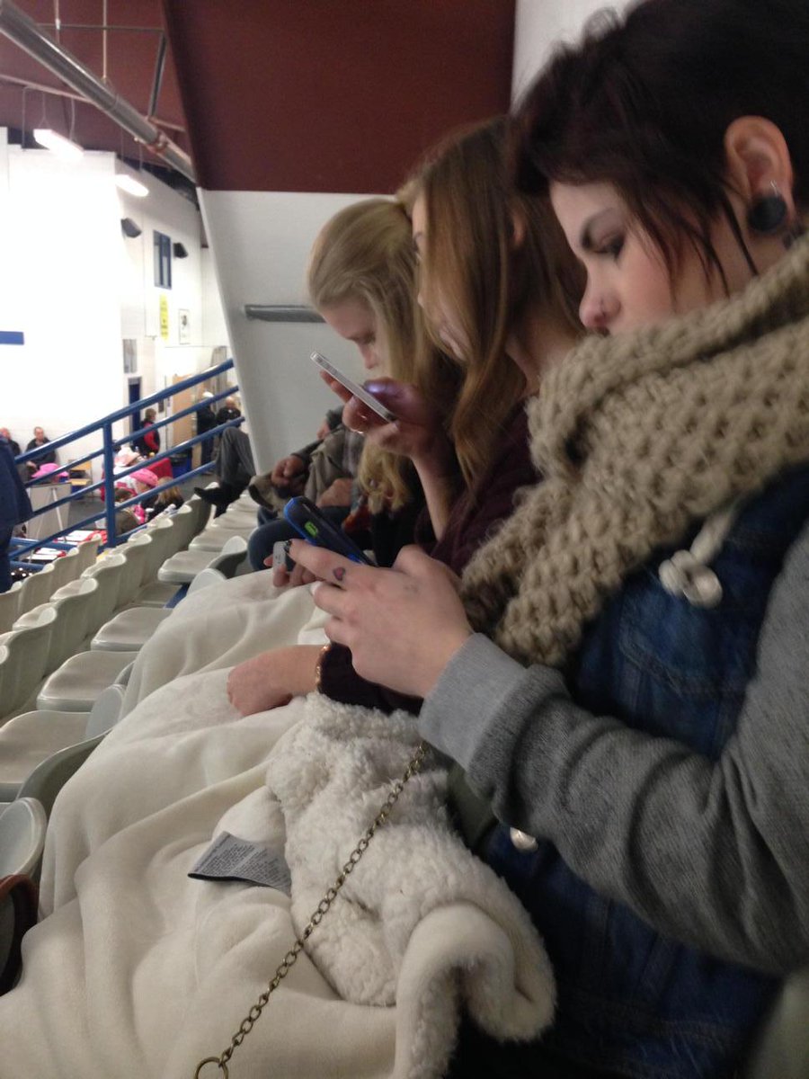 steamer_21's tweet photo. Girls at a hockey game.@whAts the score http://t.co/NZYwkTKocq