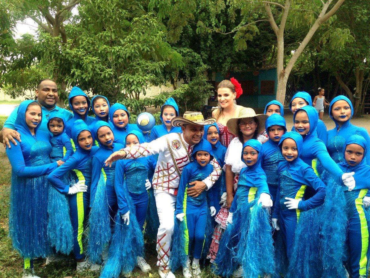 marcelagarciacp's tweet photo. ¡¡Malambo es #UnaSolaGozadera!! Hoy, mi Rey Momo y @Yulimasterchef me acompañaron en el Festival Int. de Danzas. ❤ http://t.co/BQtWCwsv6q
