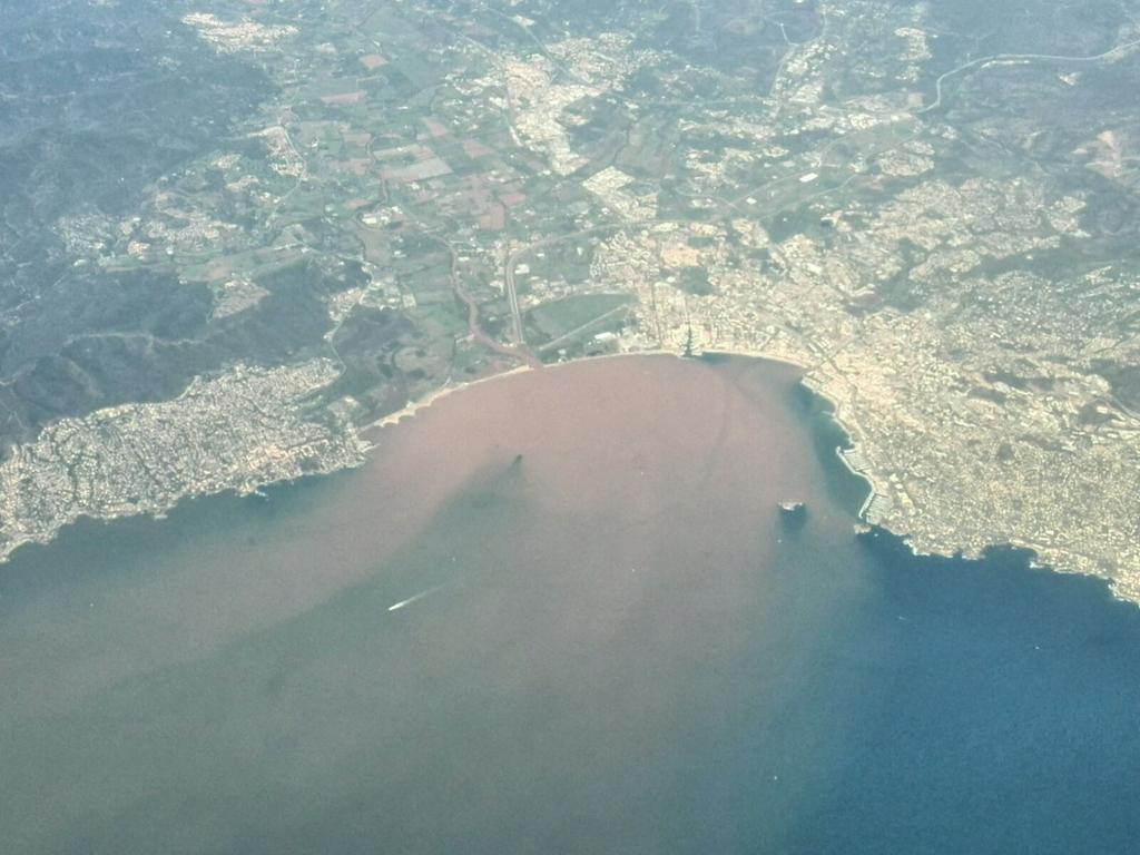 Giorgio79's tweet photo. #Alluvione #CostaAzzurra foto dall'aereo tra Cannes e Nizza http://t.co/VvlkerIiR3