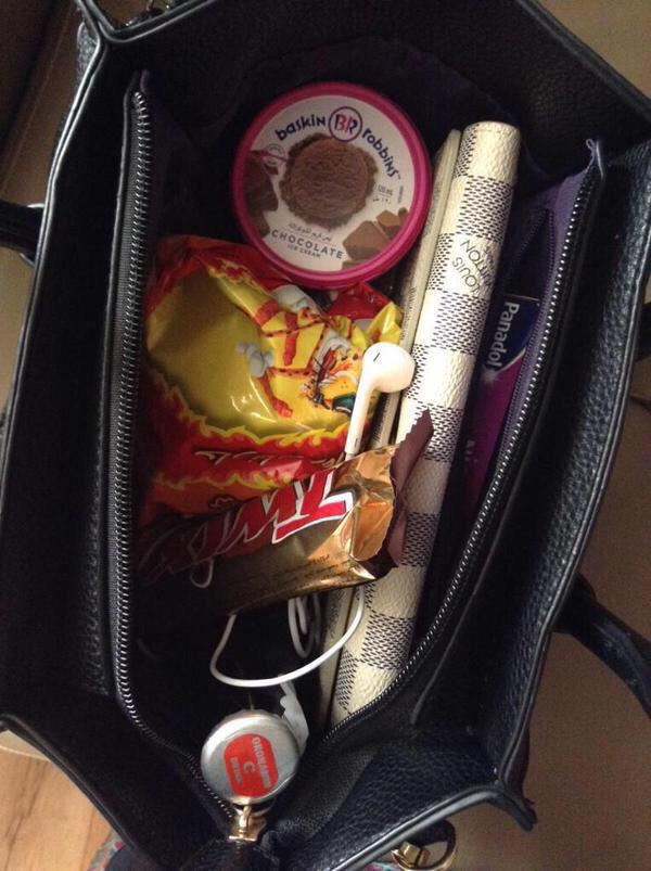 Ximxna's tweet photo. Stuff in my bag vs stuff in normal girls bags http://t.co/Y61fzGGkaT