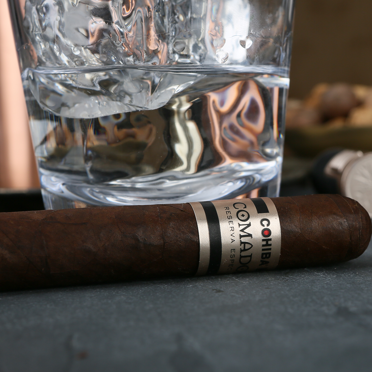 ComadorCigar's tweet photo. The perfect #pairing for #NationalVodkaDay. 

#Cheers from #Comador http://t.co/kr2g2ncfOB