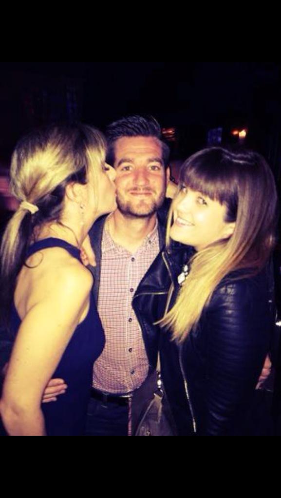 ClareClneaves's tweet photo. Birthday night out #BrotherAndSisters x http://t.co/f3NbFoQiSP