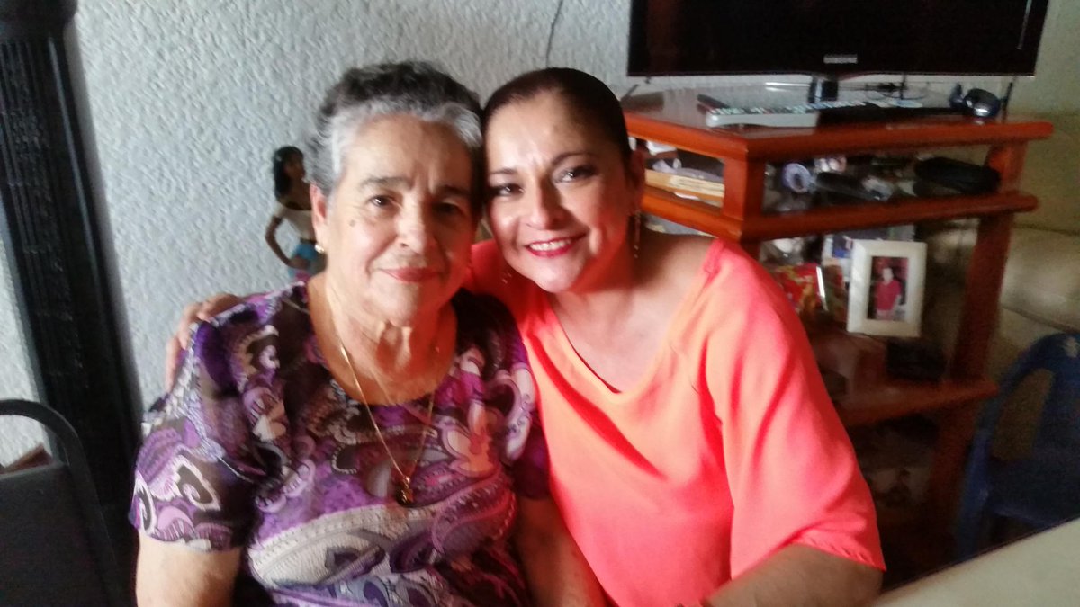 dolir's tweet photo. Yo y mi mami hermosa...😍😘😘 http://t.co/Ak59BtXSEY