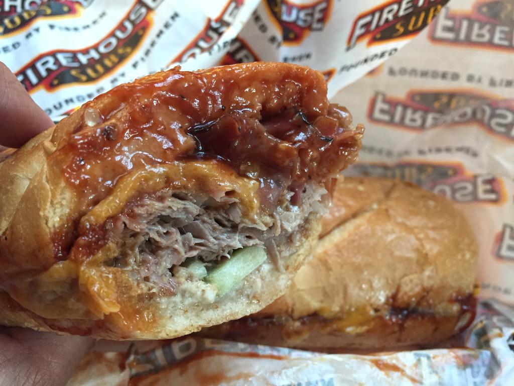Floxie10's tweet photo. Que bueno! Hay un @FirehouseSubs en #Millenia! Ya hice mi donación a los🚒 ☺️El SmokeHouse Beef el mejor! #floridaATB http://t.co/u9ybFP7BiD
