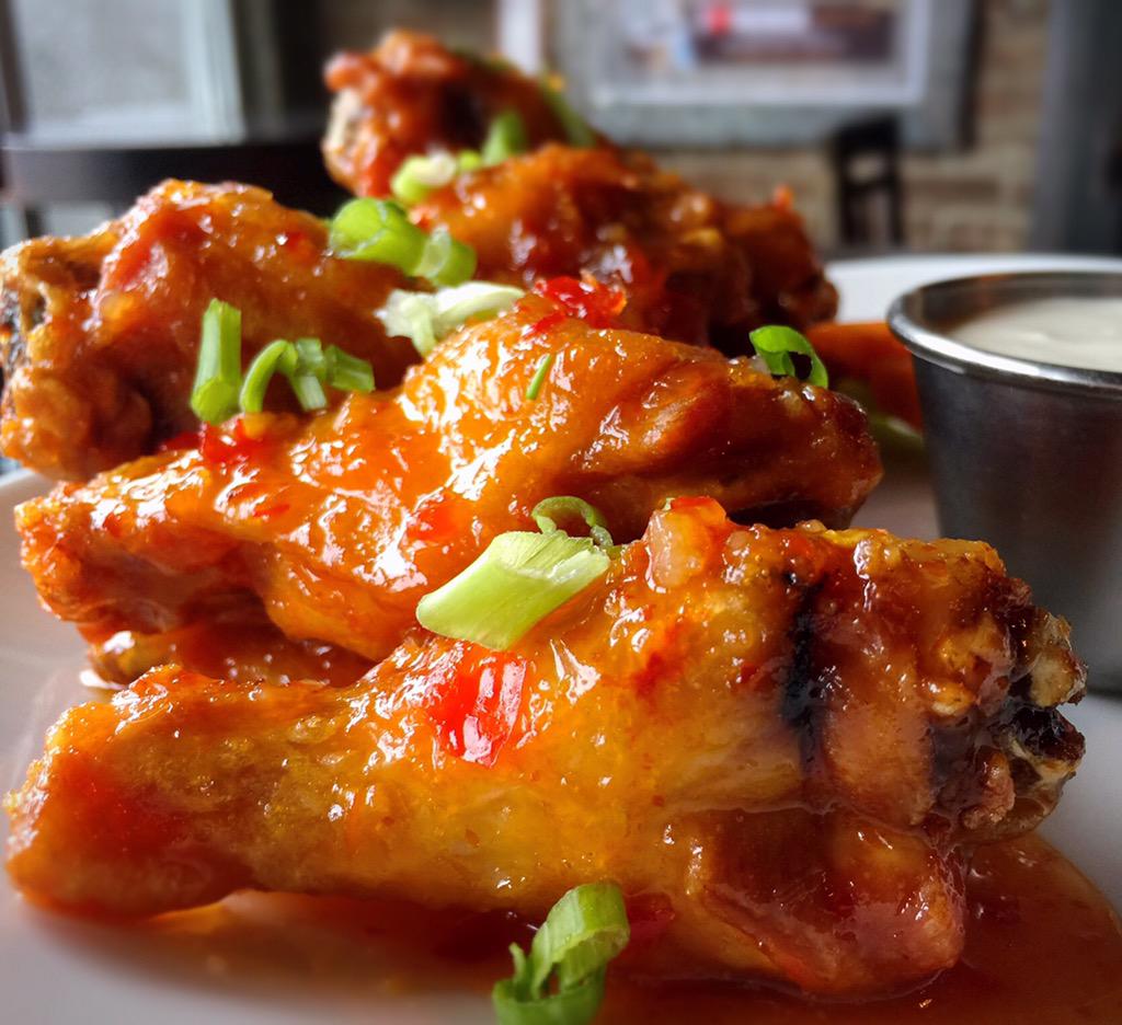 WingsNBeerFest's tweet image. @ParlayRVC bring their best to #WingsandOktoBeerFest on Oct 17 these Thai wings rock! Get tix bit.ly/Wingcheers