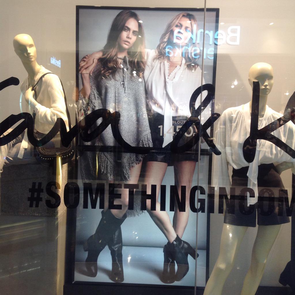 gandamodane's tweet photo. I love you @Caradelevingne #somethingcommon 😘💕👯💋 http://t.co/EkrccyojFR