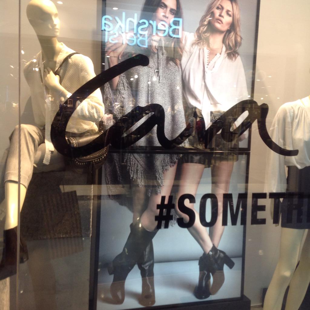 gandamodane's tweet photo. I love you @Caradelevingne #somethingcommon 😘💕👯💋 http://t.co/EkrccyojFR