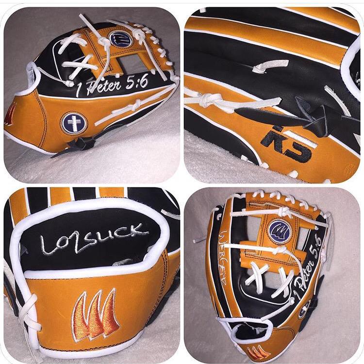 lolo_simmons's tweet photo. S/O to @WebGemz for the best glove in the game ✊ http://t.co/pxHI6fiQSN