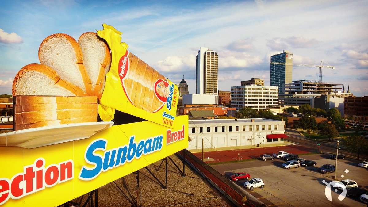 skysquirrelstu's tweet photo. The iconic @AuntMillies forever falling bread sign. #SundaySkyView #SkySquirrel #picoftheday #fortwayne #AuntMillies http://t.co/gVrCrsuWpF