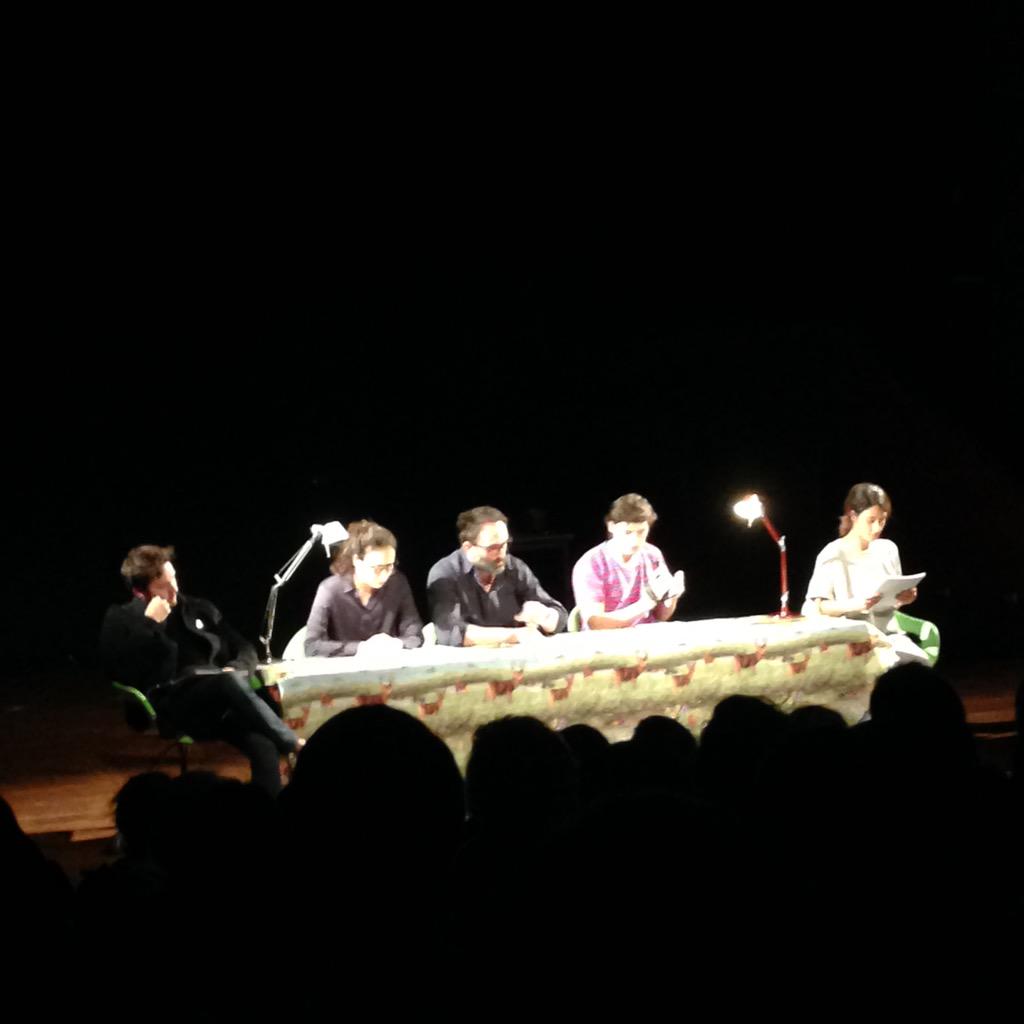 EDECCHILE's tweet photo. Última lectura del #edec2015 "Pieza Plástica" con  @elisazulue  @benjavicunamori @elisazulue @NogueraAmparo http://t.co/kwFYpCJNKP