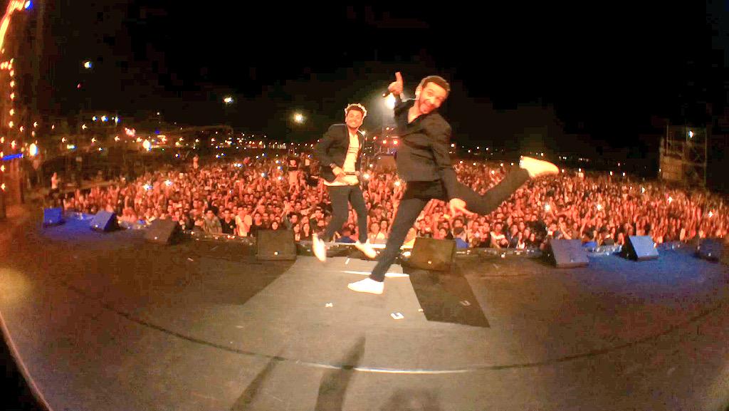 kevadamsss's tweet photo. Merci Agadir!Un Concert Pour La Tolerance Incroyable!150.000 pers en feu!🙌🙌😁😘#LoveMorroco #AladinLeFilm #BientotSurW9 http://t.co/6LVmHyW1nc