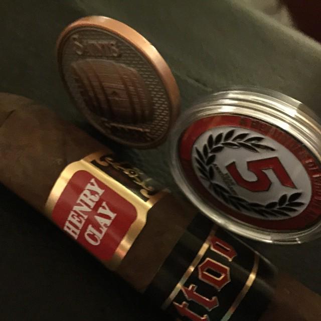 casadecigarros's tweet photo. Nightcap! #cigars #cigar #cigarsociety #cigarporn #cigaraficionado #botl #sotl #cigaroft… http://t.co/VUFdmMY1wY http://t.co/Hz3596G5Zw